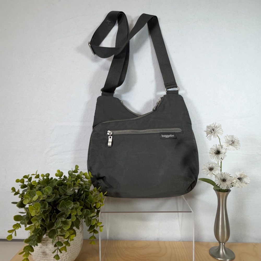 Baggallini Gray Nylon Crossbody Shoulder Bag Adjustable Strap‎ Travel